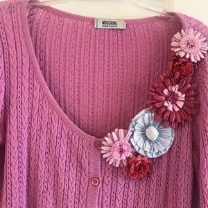 pink sweater, front buttons flowering .